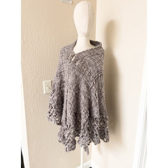 Hand Knit Crochet Poncho Shawl Ornat Metal Clasps Hook Cottage Lavender Gray - Picture 5 of 8
